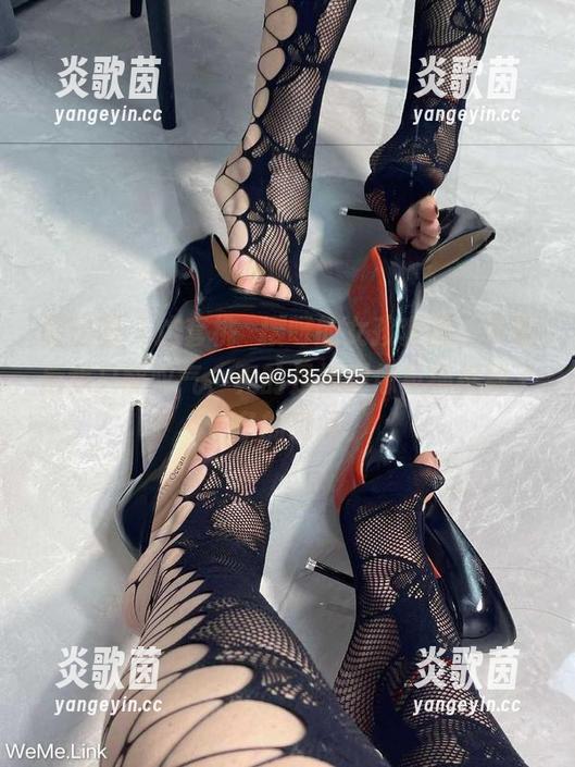 微密圈 - 这套桃沢樱呀的女孩套图，下载后我只能叹气，真的是被摄像机捕捉到了太多的瞬间。