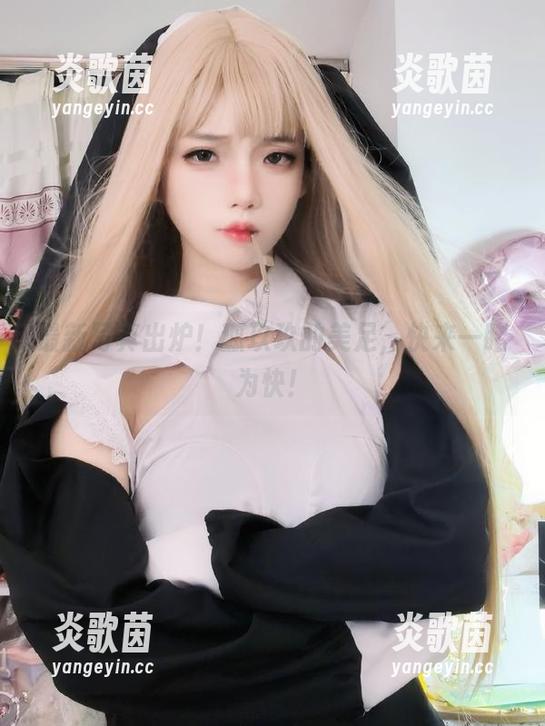狐玖玖 最新写真出炉!狐玖玖的美足,快来一睹为快!