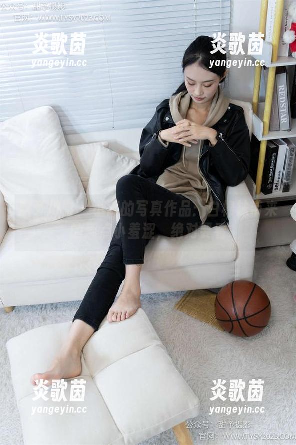 甜予摄影-小离 甜予摄影 - 小离的写真作品:白棉袜带来的那点小羞涩,绝对要看