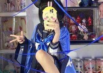 其实丰川祥子校服和白栎Shirly的写真组合可以当做新型壁纸，来呀，给我打个广告！