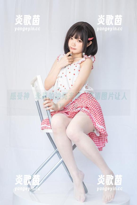 感受神沢永莉的油亮光泽，高清图片让人意犹未尽。