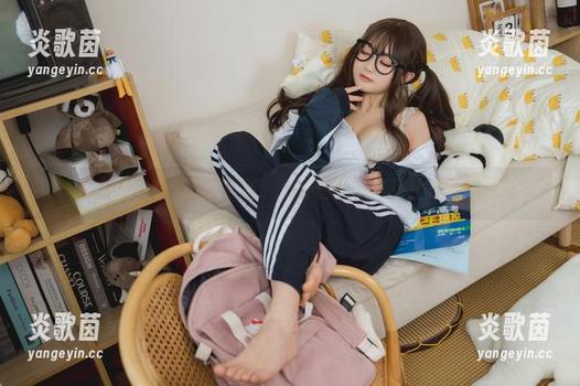 神沢永莉 神沢永莉的英梨梨修女自拍:这些图库里可不止是清规戒律!