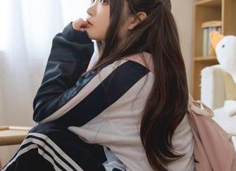 神沢永莉又带着她的黄色吊带和兔兔降临，图包合集要抓紧了！