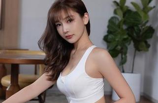 秀人网 – 私拍共享时刻，ALICE梁紫轩的棉袜让我有种想进入她世界的冲动，图片里的氛围真是意外