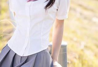 秀人网 – 再来一波！FoxYini孟狐狸校服高清壁纸，谁能抵挡？