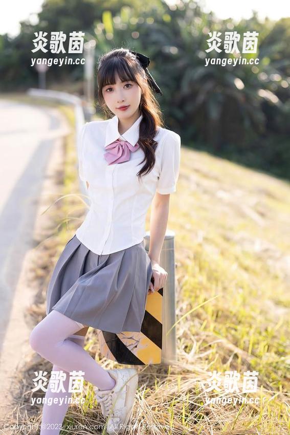 秀人网 - 再来一波！FoxYini孟狐狸校服高清壁纸，谁能抵挡？