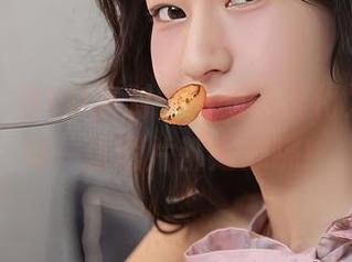 秀人网 – 当UU酱对肉丝的热爱化为写真，每一张图片都是心跳！