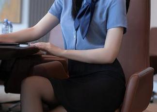 秀人网 – 私房风情万种：白白Alina的粉色图包，满满都是少女心