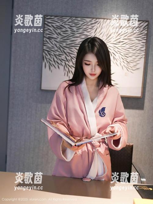秀人网-颖仪baby 秀人网 - 颖仪baby的套装写真,真是美得我心跳加速,赶紧下载!