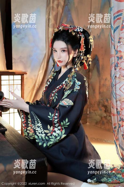 秀人网 - 麦琪绫冰激淋最新写真，温柔得让人想起夏天的傍晚