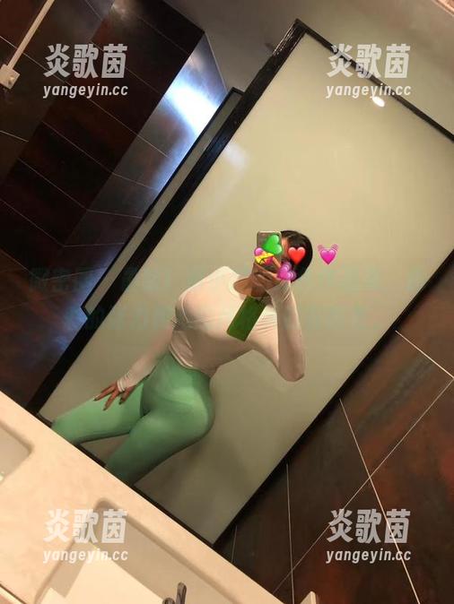 童小芯 微密圈 - 最新!童小芯的红色作品集,色彩的张力和她的风格真的在胶着。