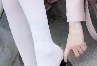 紧急企划 – 图库直击！小恩的短裙是如何引发分享热潮的？