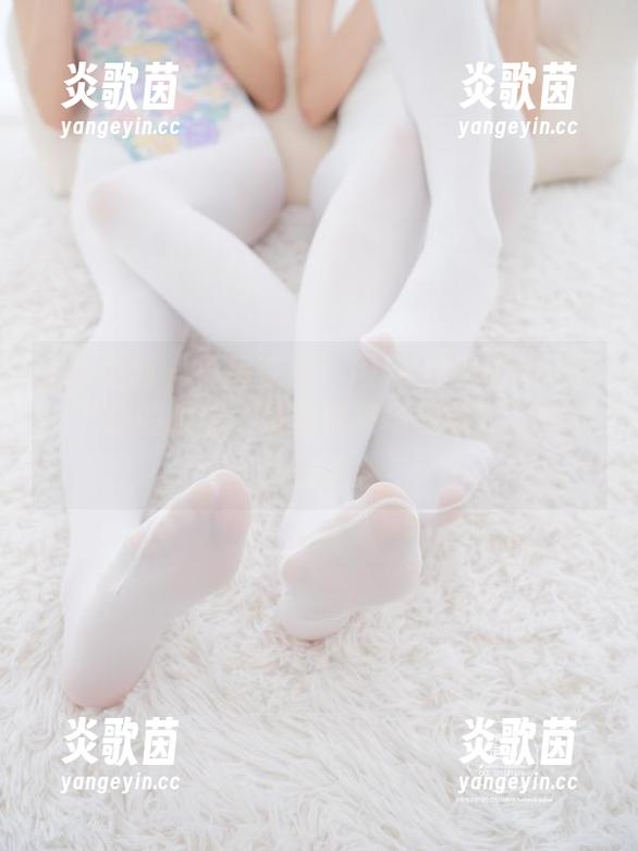 紧急企划-小恩 紧急企划 - 小恩在线!用JK经典图集挑逗一下你的眼球,是时候来场视觉的奢侈品体验了。