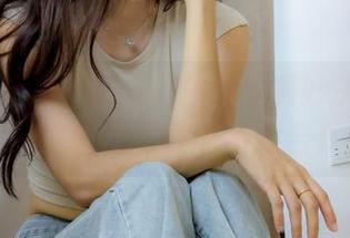 绮梦摄影 – 子涵与职业装的微妙关系：这是一个值得下载的资源合集！