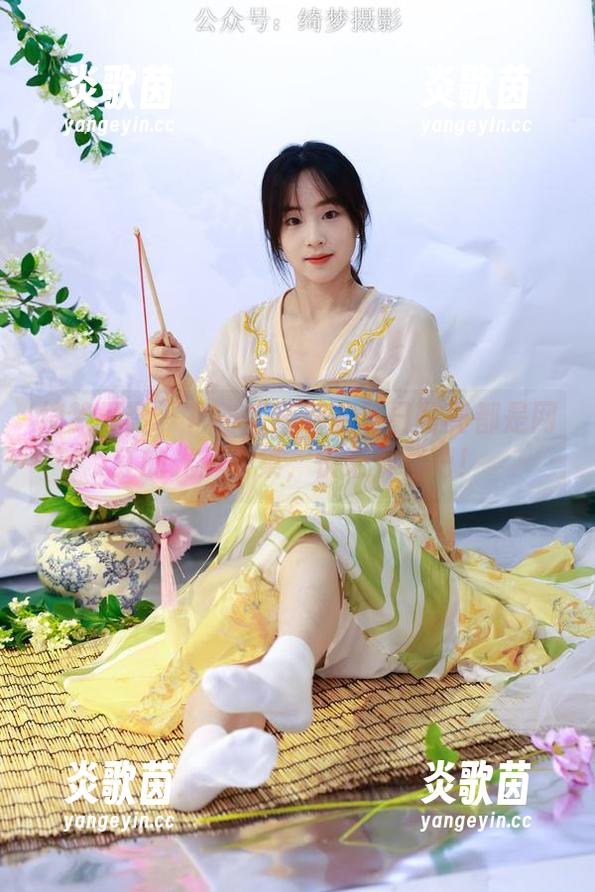 绮梦摄影 - 每一张蕊蕊的夏日写真都是网红的光辉合集，快来下载吧！