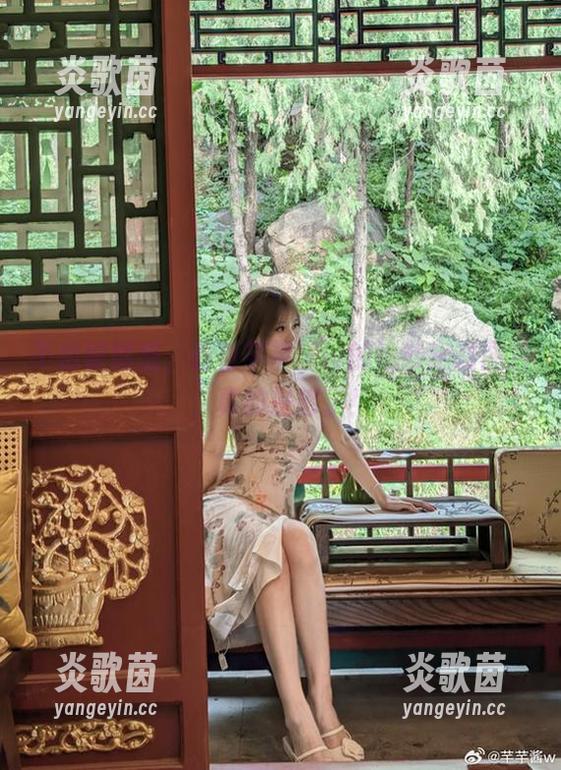 不怕被媚惑，看看芊芊酱w的婚纱定制图片，真的是够了！