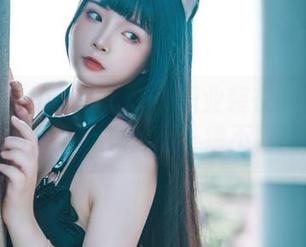 看落落Raku的写真：职业装在无圣光的情况下，竟透出一缕不羁！