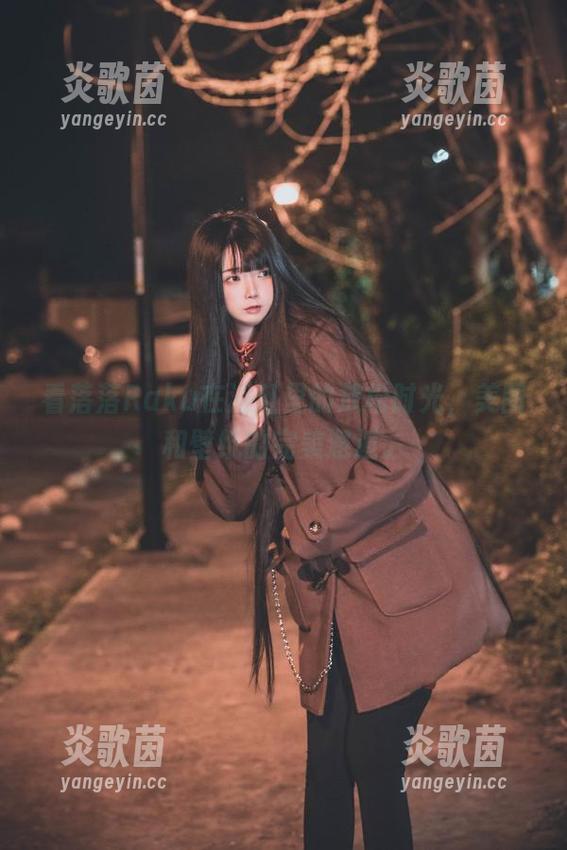 落落Raku 看落落Raku在浴缸里的放松时光,美图和壁纸的完美邂逅。