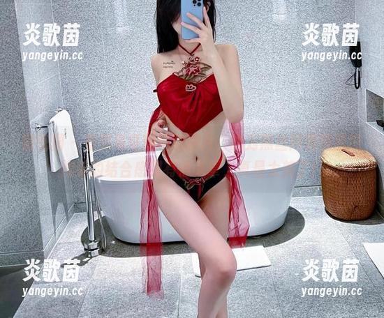 葛征 微密圈 - 看到葛征的这张图片,我对黑丝网洞袜和抹胸装的结合感到有点儿晕,真是太美了!
