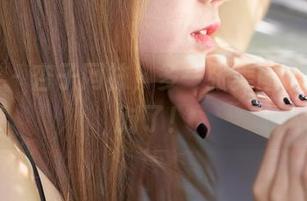 蜜桃社 – 杏子网袜，多一张美图，下载就对了！