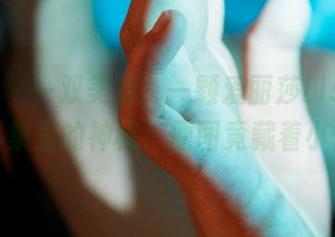 蜜桃社 – 一双美足，一颗爱丽莎Lisa的心：写真集里的神秘，原图竟藏着小惊喜！