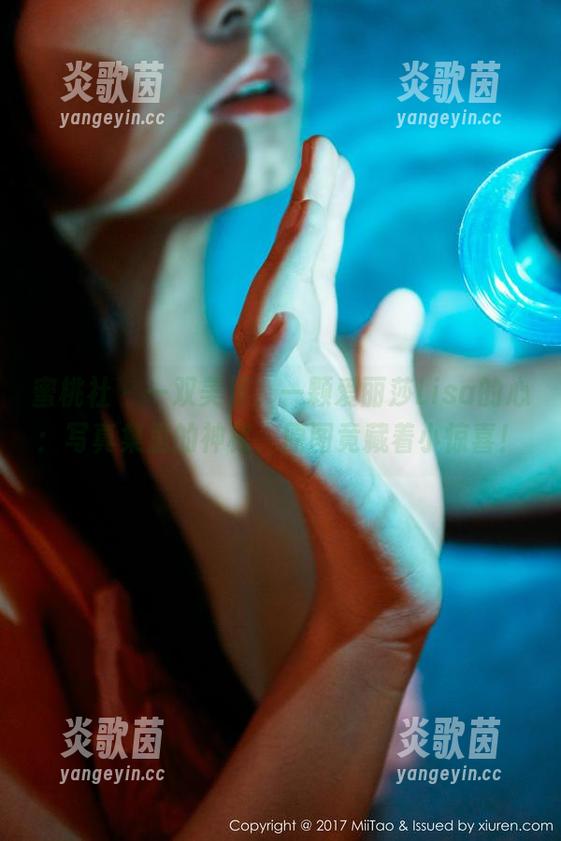 蜜桃社-爱丽莎Lisa 蜜桃社 - 一双美足,一颗爱丽莎Lisa的心:写真集里的神秘,原图竟藏着小惊喜!
