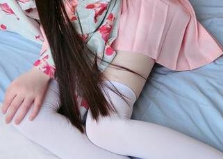西尔酱的春天，校服、网盘、下载，一切都那么美好……喂，别偷瞄！