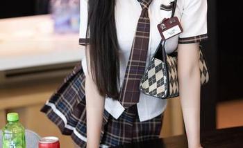 语画界 – 翻开图库，程程程的美脚一出来就吸引了所有的目光！