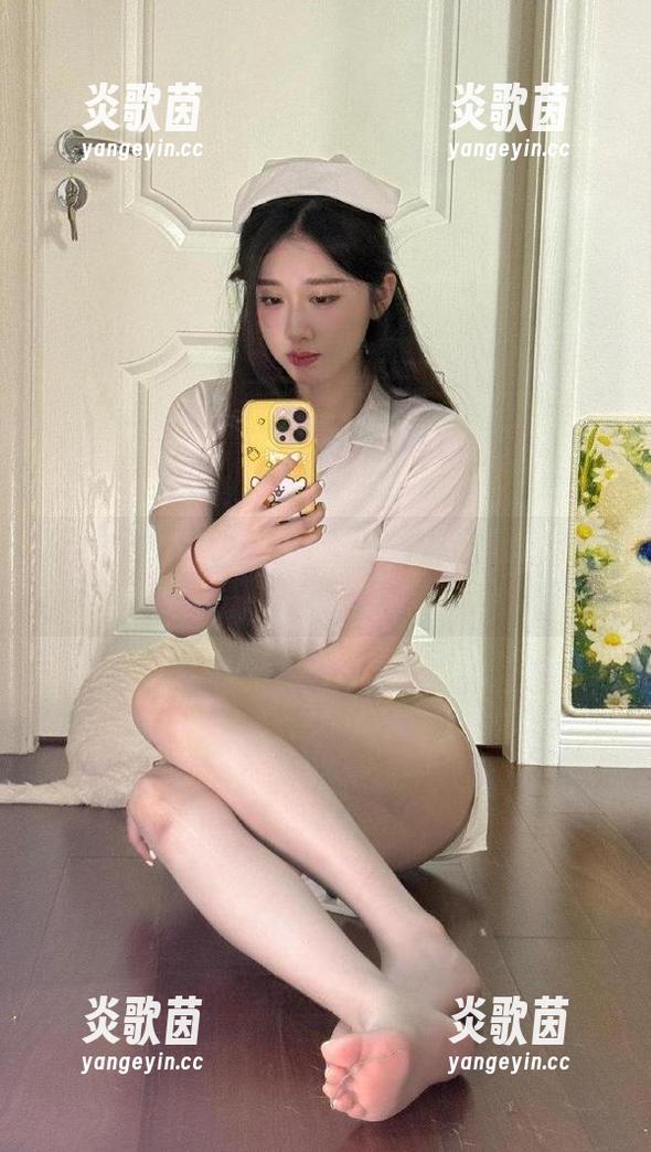 轩子巨2兔 微密圈 - 福利满满!轩子巨2兔短裤写真让你目不转睛