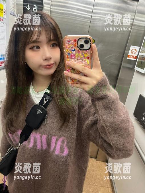 闪月半 为啥这壁纸会让我停留?因为是闪月半的姐姐啊!