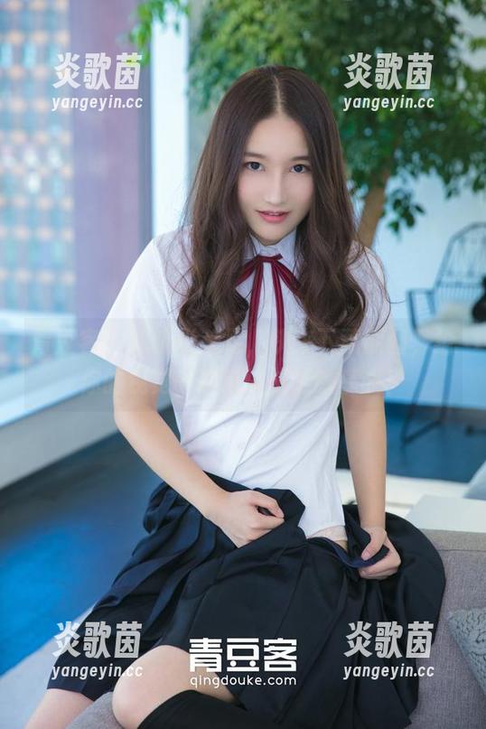 青豆客-谭晓彤 青豆客 - 谭晓彤美足,快来下载原图,给你的视觉一次难以抗拒的享受!