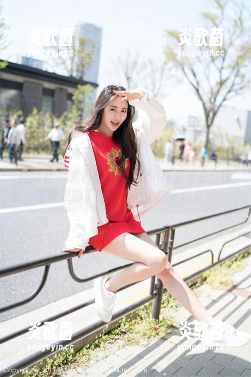 魅妍社-妤薇Vivian 魅妍社 - 跟着妤薇Vivian探索毛衣:原图散发的不羁,套图中的小调皮!